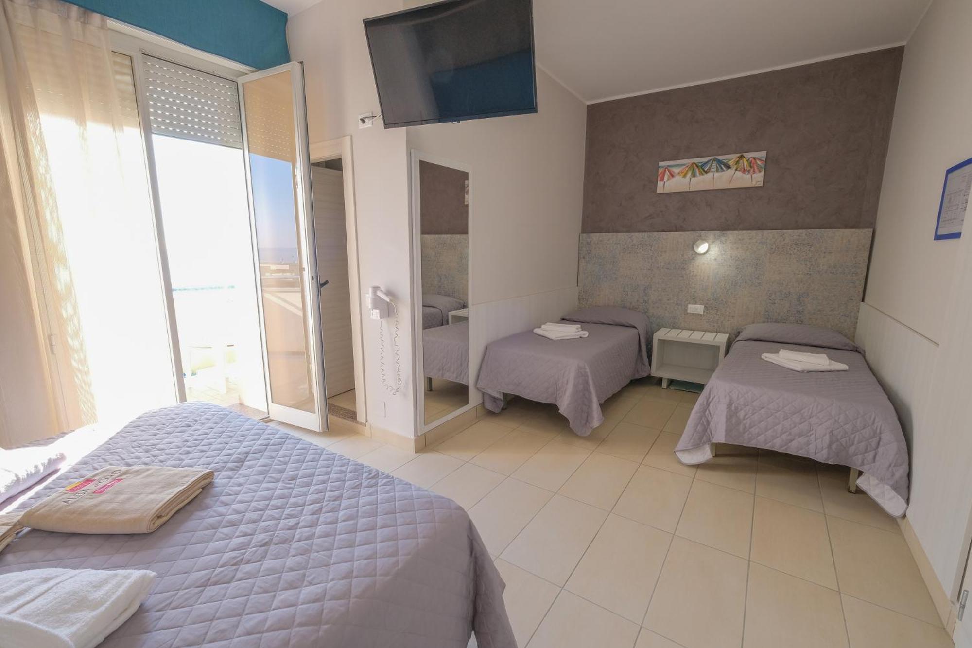 Hotel Alba D'Oro Гаттео-а-Маре Экстерьер фото